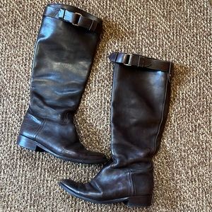 100% Authentic Brown leather Burberry riding boots Size 37